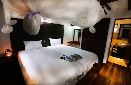 Aitong Kabine | Mara River Lodge