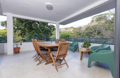 Faaa Wohnung | Maraea Deluxe Apt 2BR 2BA with Pool View near Tahiti Airport