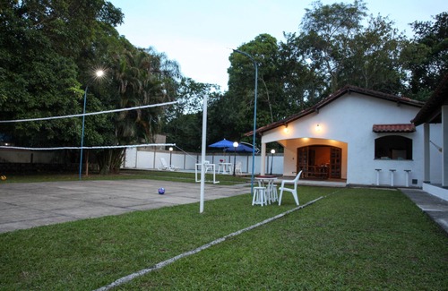 Guapimirim Haus | Maravilhosa Casa com Lazer Completo: Piscina, Rio, Salão de Jogos, Quadra e Mais