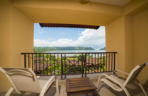 Herradura Eigentumswohnung | Marbella 2A, 3Bdrs, 3 1/2Bath, 3rd Floor, Ocean View