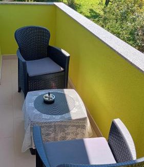 Generalski Stol Wohnung | Mare