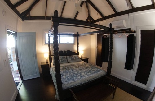 Horseshoe Bay Haus | Margeriten auf magnetischem polynesischem Haus