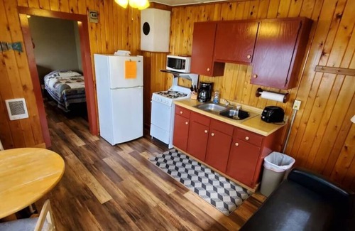Ray Kabine | Marina View 1 Bedroom Sunset Cabin