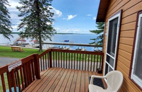 Ray Kabine | Marina View 1 Bedroom Sunset Cabin