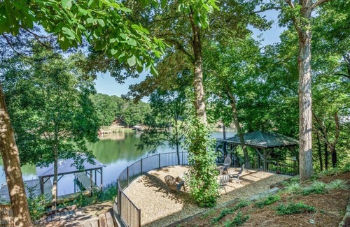 Northport Haus | Maritime Retreat on Lake Tuscaloosa