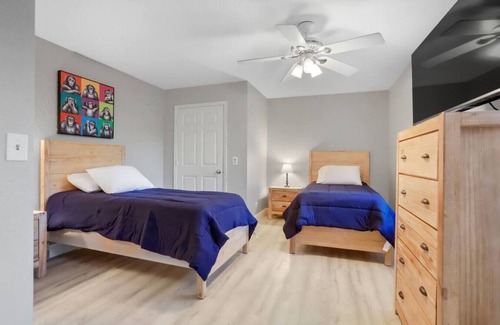 Delray Beach Haus | Markland Mansion' Pool Hot Tub Block off Atlantic Ave