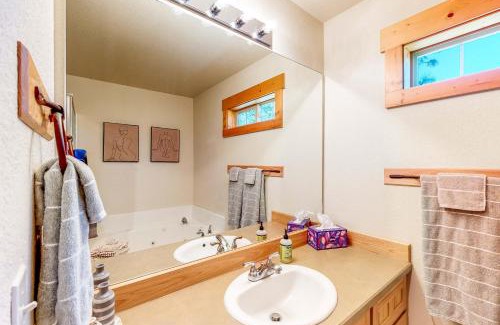 Klamath Falls Haus | Marsh Hawk Cabin