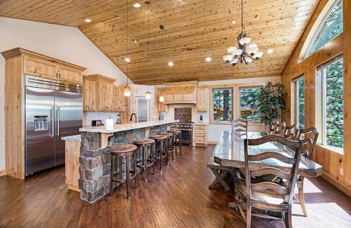 Montgomery Estates Haus | Marshall Escape