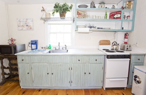 Edgartown Hütte | Martha's Vineyard 1BR, Haustiere ok, 10 Minuten zu Fuß zum Strand oder Edgartowns Geschäften!