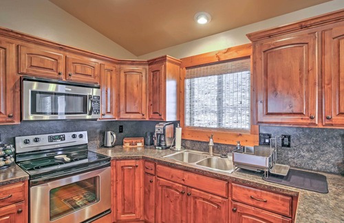 Victor Haus | Mary Ann's Mountain Maison - zu Fuß in die Stadt; Grillsteaks; Erkunden Sie die Naturparks