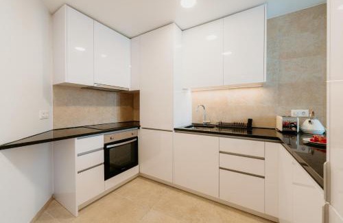 Santo Condestavel Wohnung | Mary Pink - NO 3C - Sublime Two-Bedroom Apartment