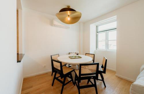 Santo Condestavel Wohnung | Mary Pink - NO 3C - Sublime Two-Bedroom Apartment