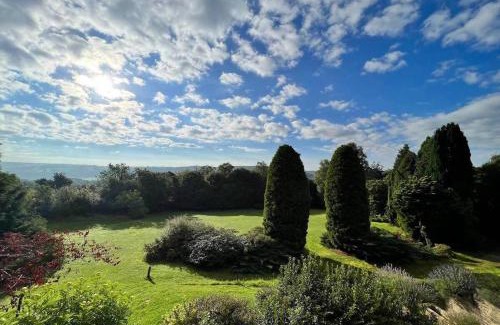 Painswick Wohnung | Maryhill-Cotswolds-Stunning Grounds-Parking-Wifi-Sleeps 14