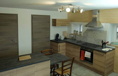 Fay-en-Montagne Haus | Massatho gîte, sleeps 2, next to a massage salon with sauna