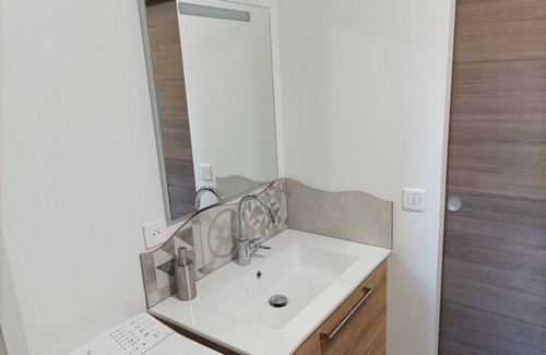 Fay-en-Montagne Haus | Massatho gîte, sleeps 2, next to a massage salon with sauna