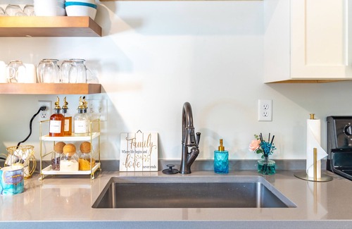 East Midtown Haus | Massive 4 houses on one property perfect for family reunion and weddings