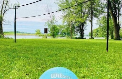 Dixon Kabine | MASSIVE 5 BED WATERFRONT COZY CABIN GETAWAY!