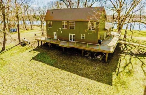 Dixon Kabine | MASSIVE 5 BED WATERFRONT COZY CABIN GETAWAY!