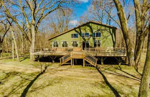 Dixon Kabine | MASSIVE 5 BED WATERFRONT COZY CABIN GETAWAY!