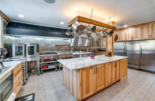 East Branch Haus | Massive Roscoe Retreat Great for Large Groups!