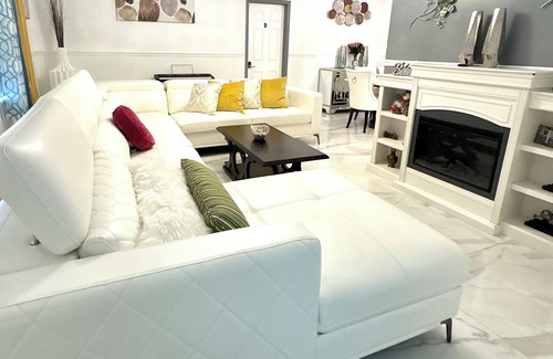 Margate Haus | Master Bedroom suite - Perfect for a getaway. Near CHASE Stadium