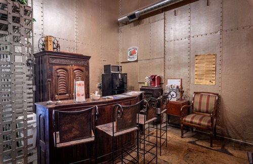 Elkader Haus | Master Suite at Elkader Jailhouse Inn