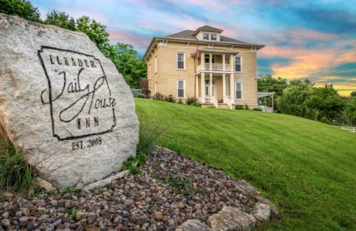 Elkader Haus | Master Suite at Elkader Jailhouse Inn