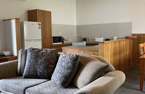 Franklin Haus | Mathinna House is a four bedroom heritage home in the heart of Franklin.