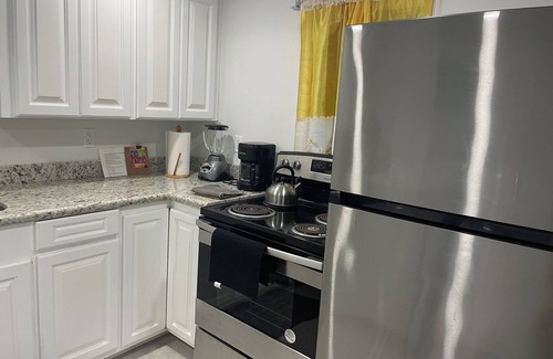 Belize City Wohnung | MATUK&ROSE, Cozy , 1 Bedroom , 1 BathroomUnit , complete with AC,WiFi,smart TV
