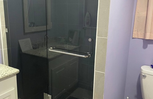 Belize City Wohnung | MATUK&ROSE, Cozy , 1 Bedroom , 1 BathroomUnit , complete with AC,WiFi,smart TV