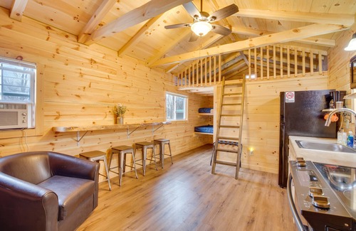 Mauston Wohnung | Mauston Studio Cabin ~ 15 Mi to Wisconsin Dells!