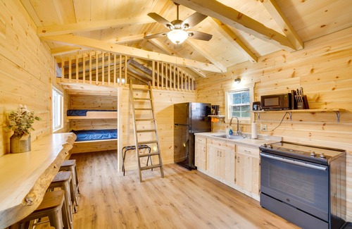 Mauston Wohnung | Mauston Studio Cabin ~ 15 Mi to Wisconsin Dells!