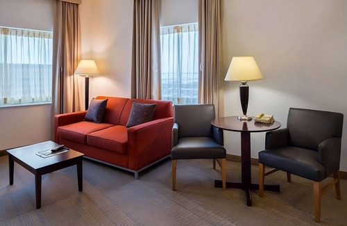 O'Hare Hotel | Maximum Comfort! w/ Complimentary Airport Shuttle Service, Pets are Welcome!