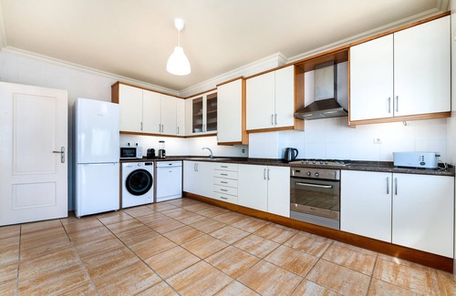 Ericeira Wohnung | Maybe the best view in Portugal/Jacuzzi/Gym/Game room/AC/600m walk to town