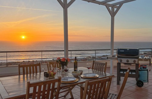Ericeira Wohnung | Maybe the best view in Portugal/Jacuzzi/Gym/Game room/AC/600m walk to town