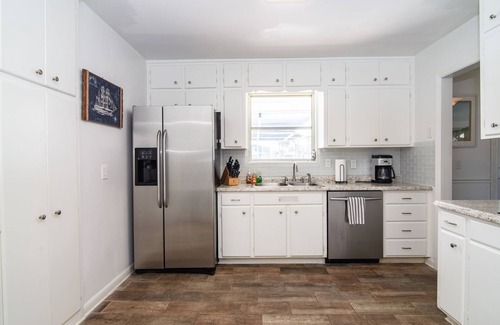 Isle of Palms Haus | Atemberaubende Aussichten! Intercoastal Waterfront Home mit Pool! 1 mi. von Mayo Clinc