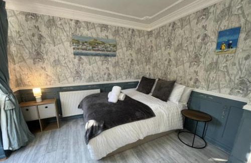 Swindon Haus | Mazurek Sleeps 10 Long stays Contractors WI-FI