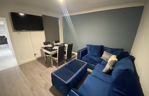 Watford Haus | MBA COZY 2, A BEAUTIFUL 4 BEDROOM HOUSE WITH 3 TOILETS ANS DHWER ROOM