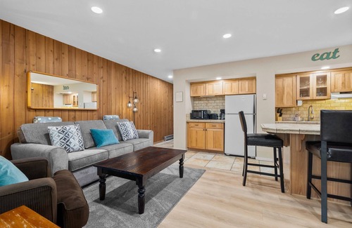 Century West Eigentumswohnung | MBV 109 | Mt Bachelor Village Resort, pool hot tub