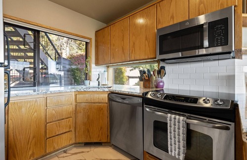 Century West Eigentumswohnung | MBV 326 | Mt Bachelor Village Resort, community pool & hot tub, river views