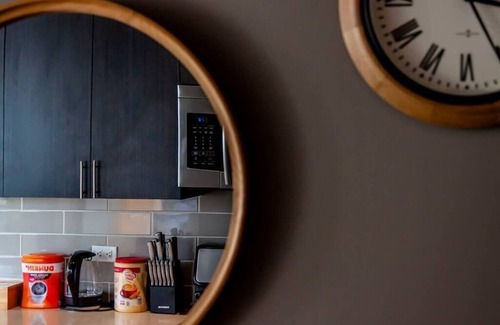 Prairie District Wohnung | McCormick 3B/2Ba Corner Oasis for up to 10 guests