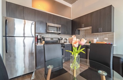 Near South Side Wohnung | McCormick Place 2b/2b family unit with optional parking for up to 8 guests