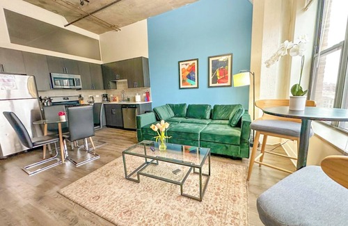 Near South Side Wohnung | McCormick Place 2b/2b family unit with optional parking for up to 8 guests