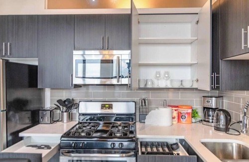 Near South Side Wohnung | McCormick Place 2b/2b family unit with optional parking for up to 8 guests
