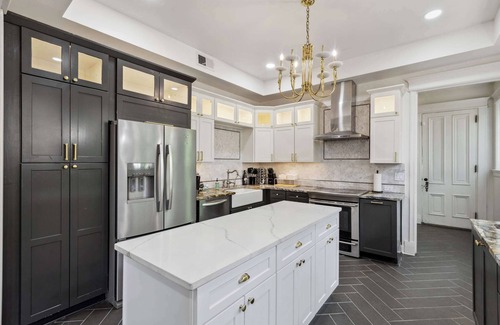 Evergreen Haus | McLean Manor w/2 Hot Tubs & Guest House