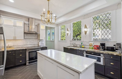 Evergreen Haus | McLean Manor w/2 Hot Tubs & Guest House