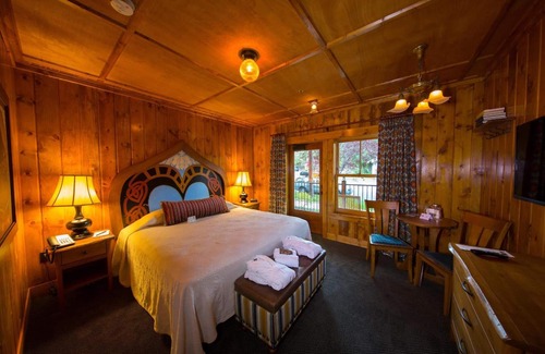 Old Bend Hotel | McMenamins Old St. Francis