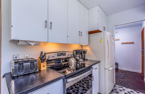 Sunriver Eigentumswohnung | Kurzer Spaziergang zum Dorf, genießen Sie die geräumige Rasenfläche, Cal King Bed - MEAD05