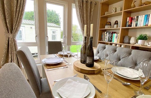 Cayton Bay Haus | Meadow Lodge