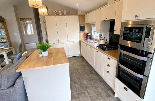 Cayton Bay Haus | Meadow Lodge